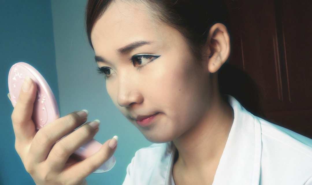 mit-grossen-schoenen-augen-fuer-westliches-aussehen-healthexperts-net